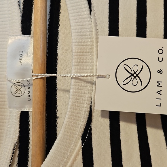 NWT Liam & Co Black & White Striped Terrycloth Crew Neck Oversized Sweatshirt L - Picture 2 of 4
